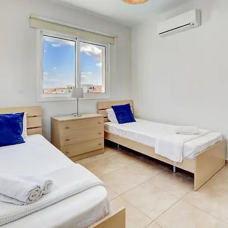 Apartment ♥ Sunny&cozy Family ★ Walk To The Beach☼ *