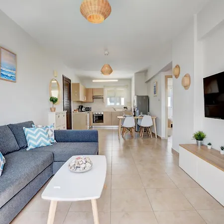 ♥ Sunny&cozy Family ★ Walk To The Beach☼ Paralimni