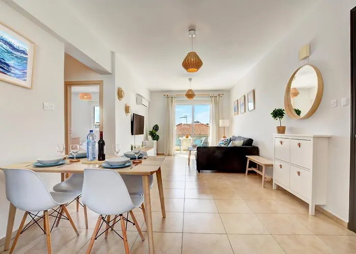 ♥ Sunny&cozy Family ★ Walk To The Beach☼ * Paralímni