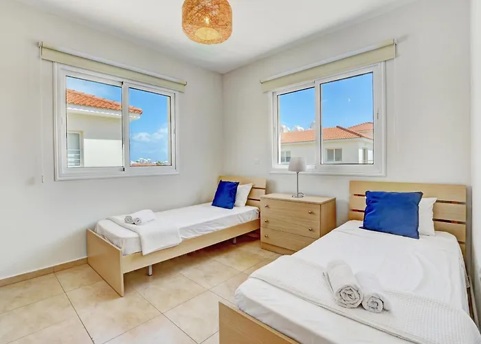 ♥ Sunny&cozy Family ★ Walk To The Beach☼ Appartement Paralímni