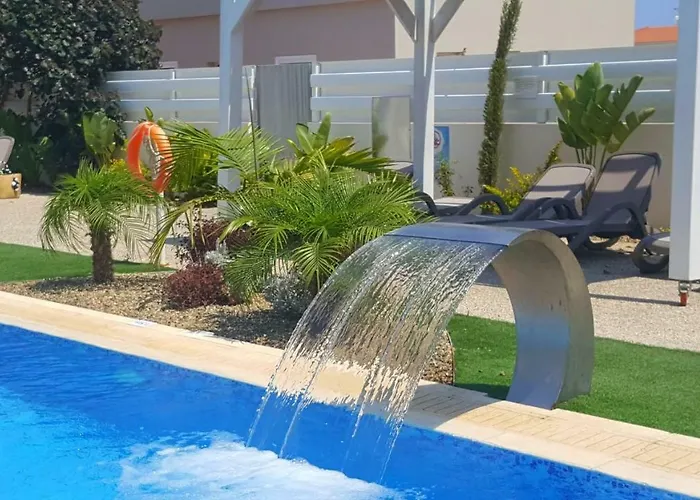 ♥ Sunny&cozy Family ★ Walk To The Beach☼ *