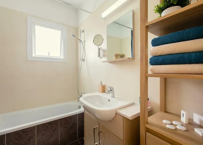 ♥ Sunny&cozy Family ★ Walk To The Beach☼ * Paralímni