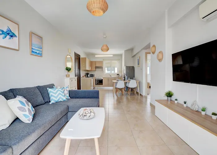 ♥ Sunny&cozy Family ★ Walk To The Beach☼ Paralimni