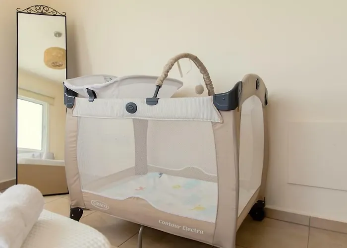 ♥ Sunny&cozy Family ★ Walk To The Beach☼ * Paralimni